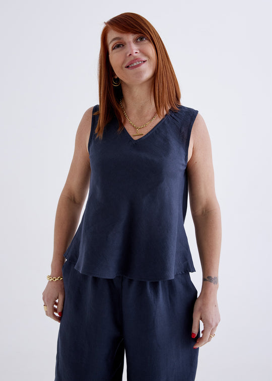 Amy Linen Top in Navy