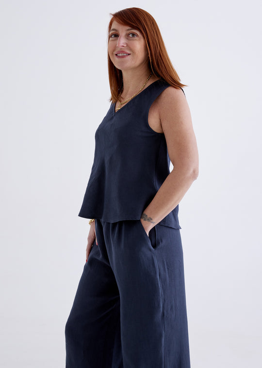 Amy Linen Top in Navy