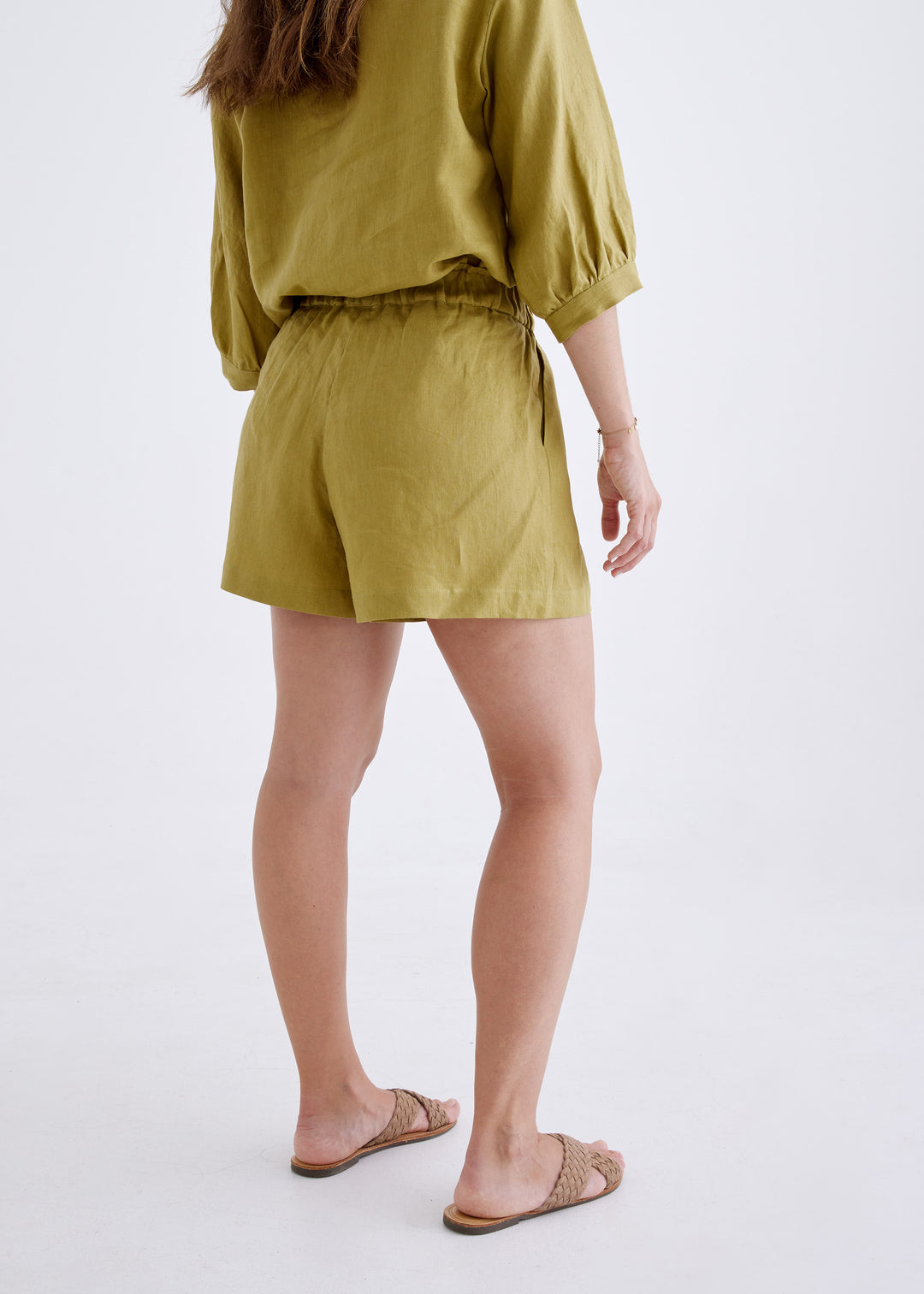 Marley Linen Shorts in Olive