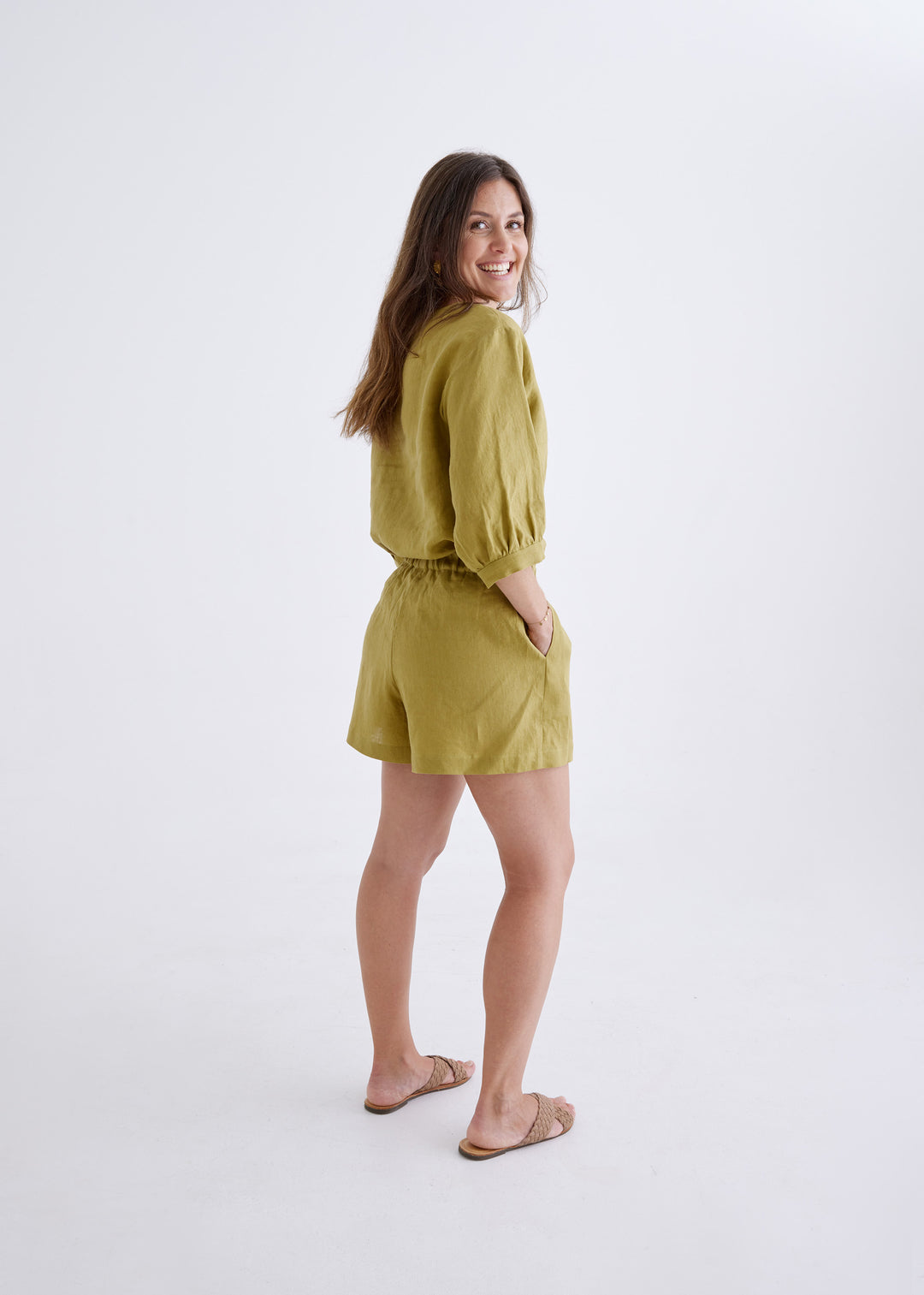 Marley Linen Shorts in Olive