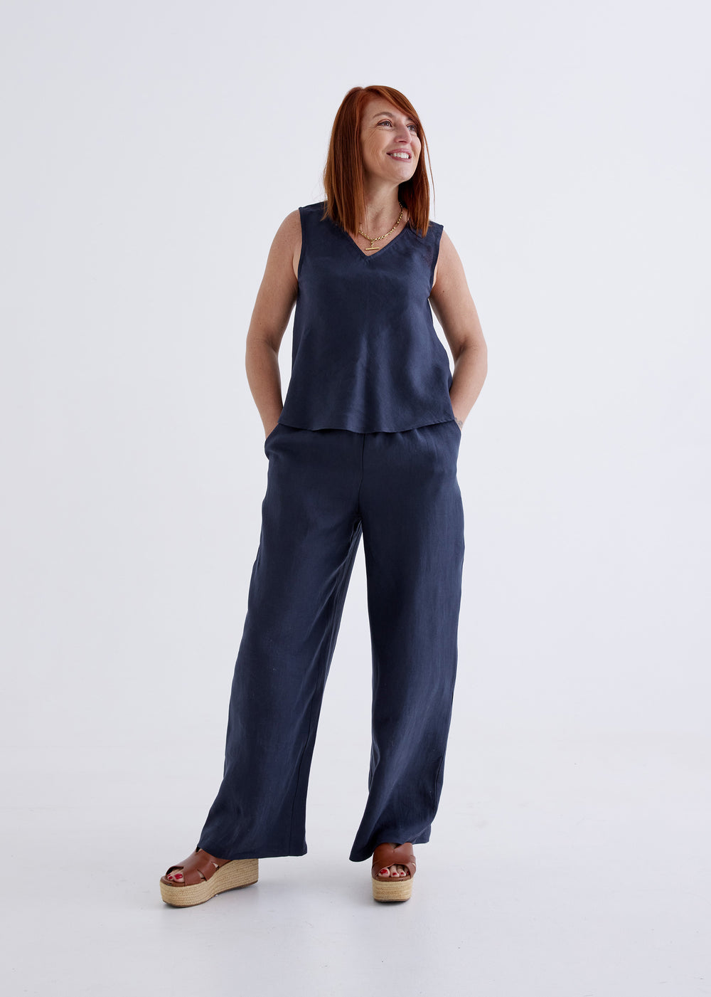 Amy Linen Top in Navy