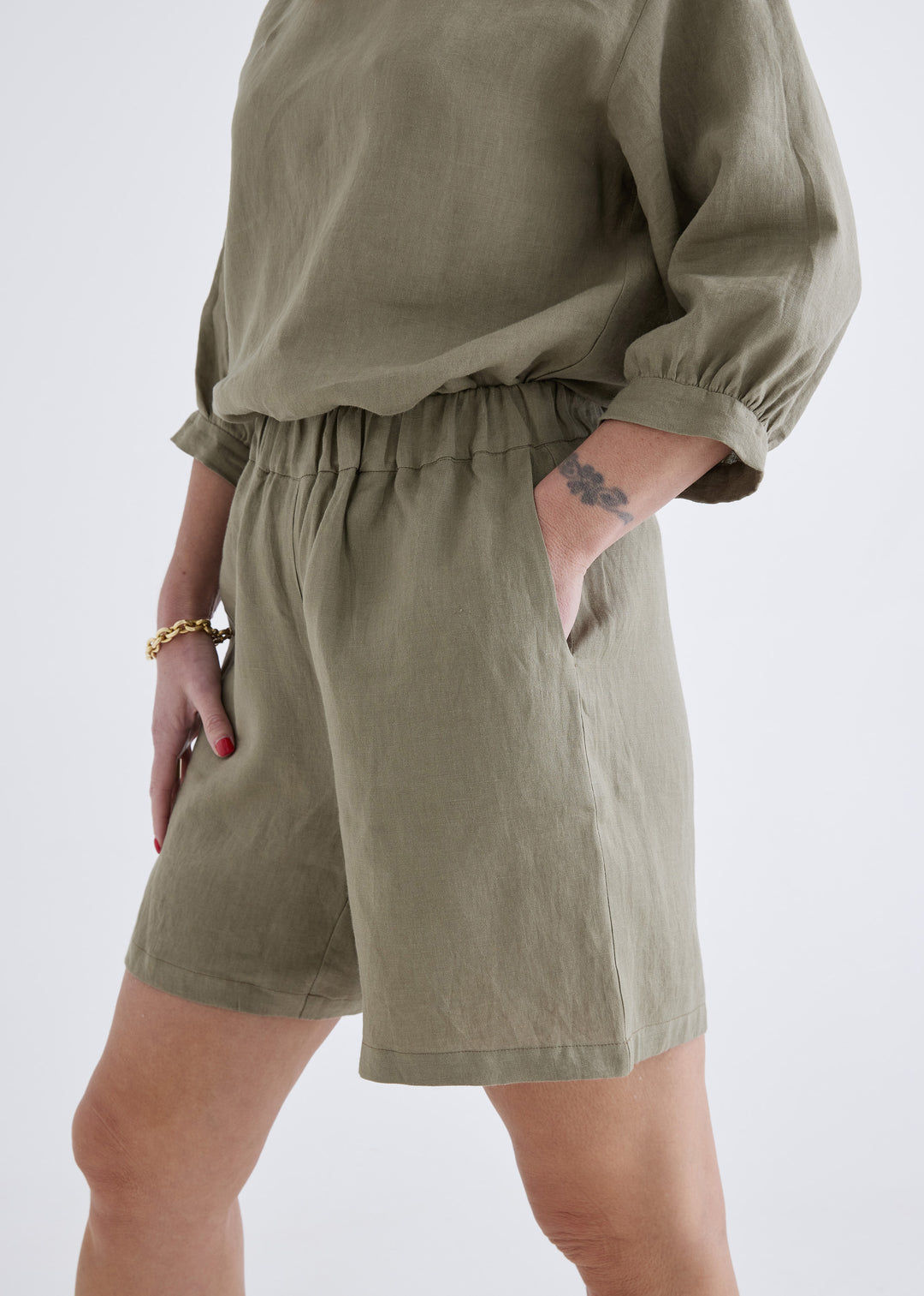 Marley Linen Shorts in Khaki